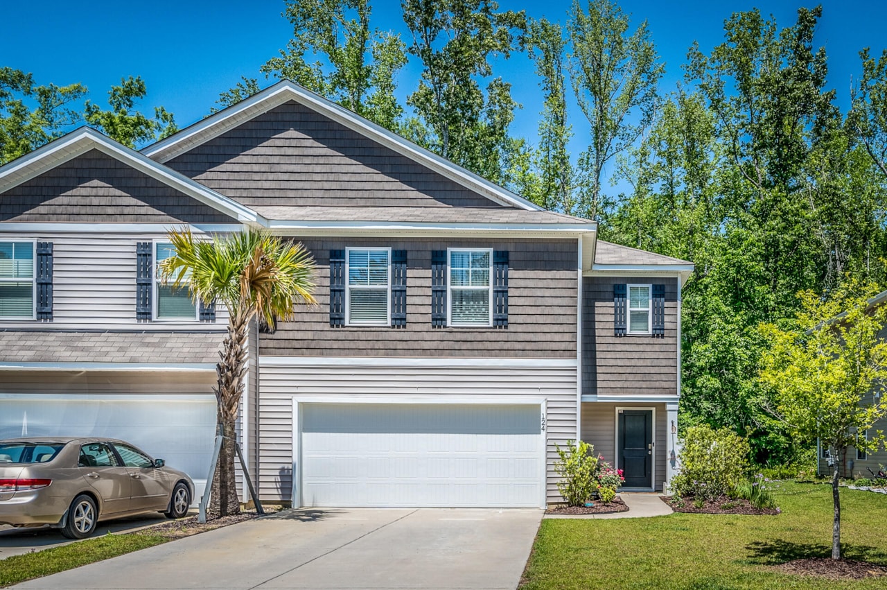 Home For Sale in Mallard Crossing Summerville Dorchester. 124 Bright