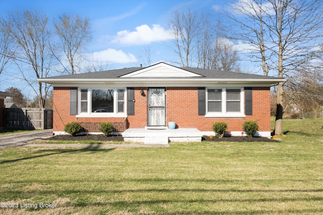 2109 Lower Hunters Trace Louisville, KY 40216 MLS 1635085