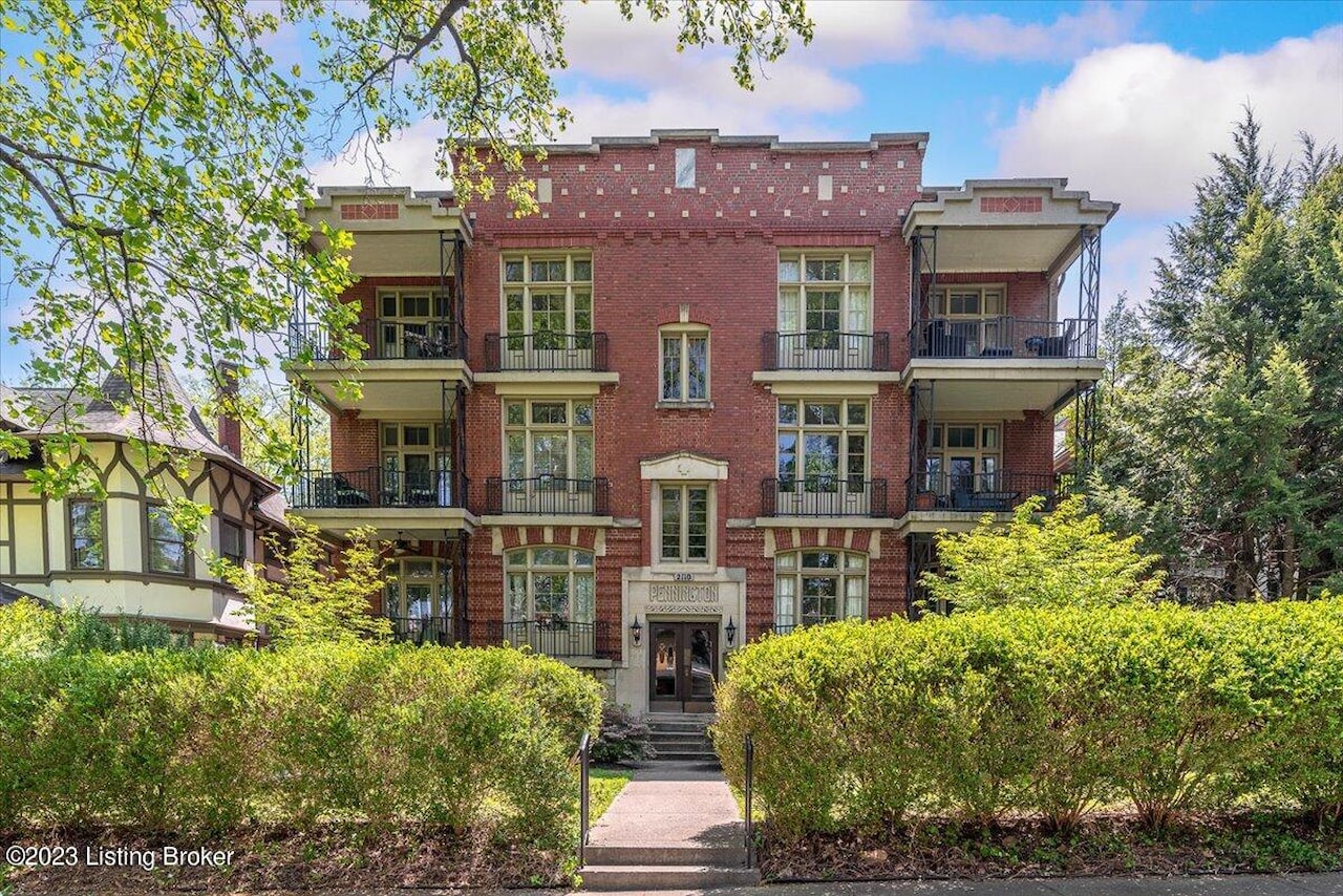 2110 Cherokee Pkwy C Louisville, KY 40204 MLS 1635106