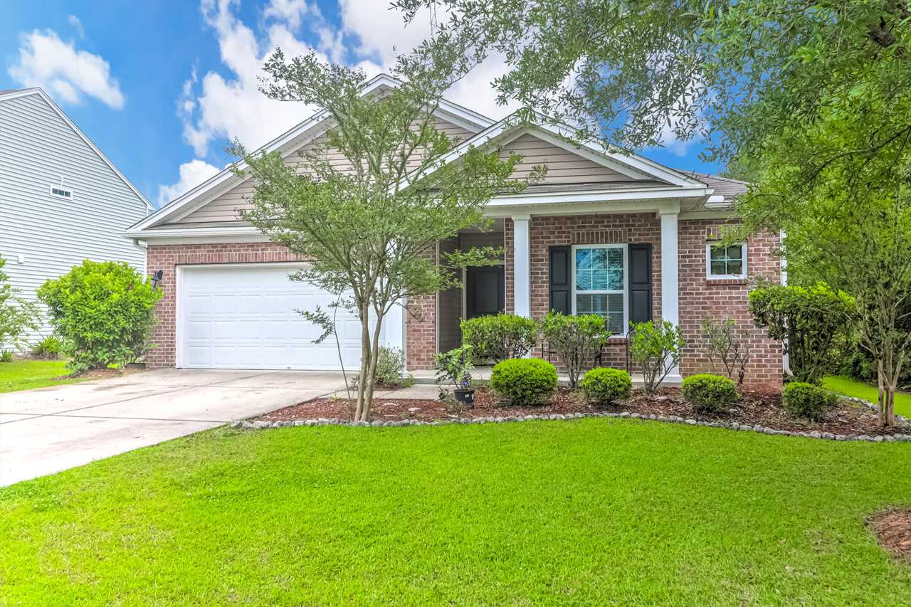 Home For Sale in Victoria Pointe Summerville Dorchester. 4000 Chadford