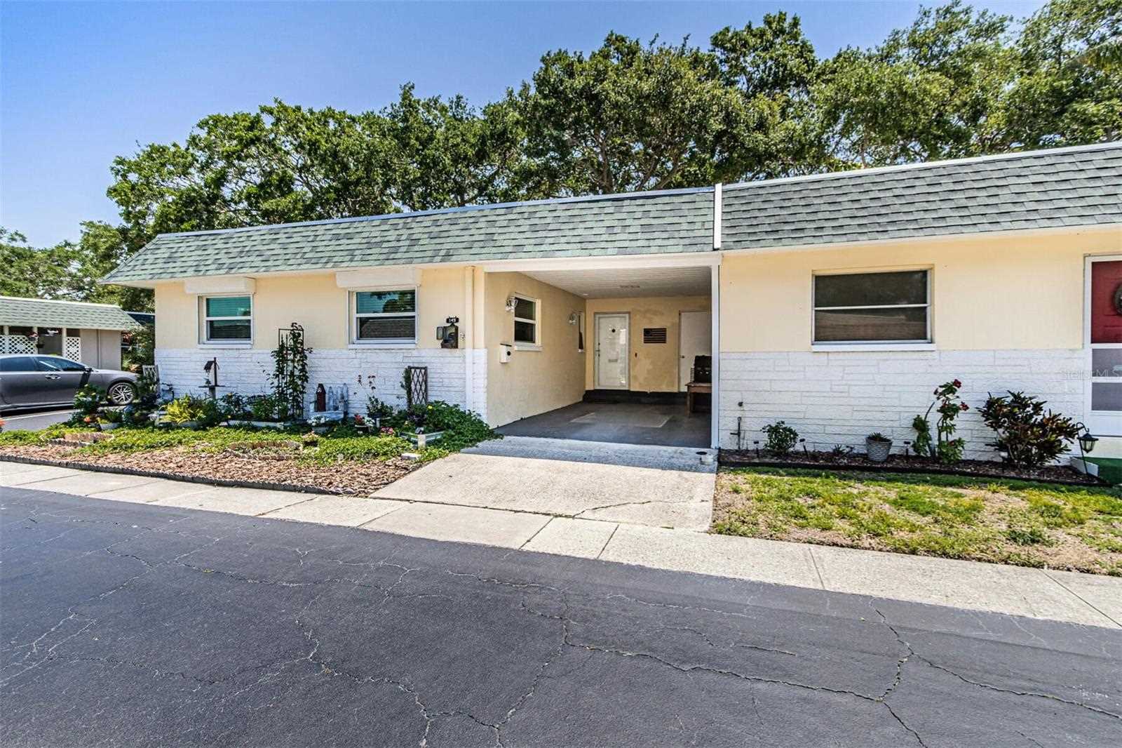 149 Sky Loch Dr E Dunedin, FL 34698 MLS U8199556