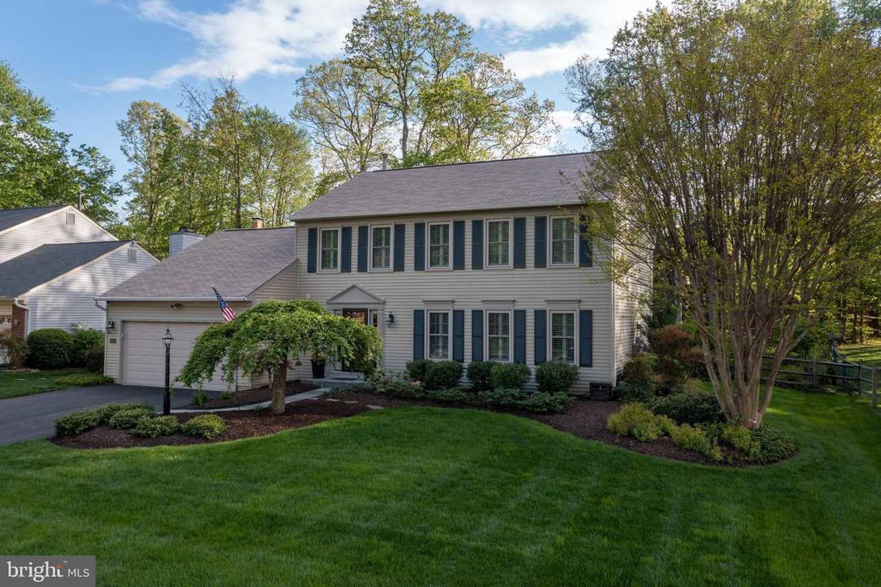 8528 Chase Glen Circle, Fairfax Station, VA The Fine Living Group