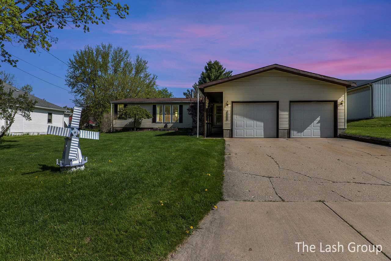 453 E Maple St Fremont, MI 49412 MLS 23015085