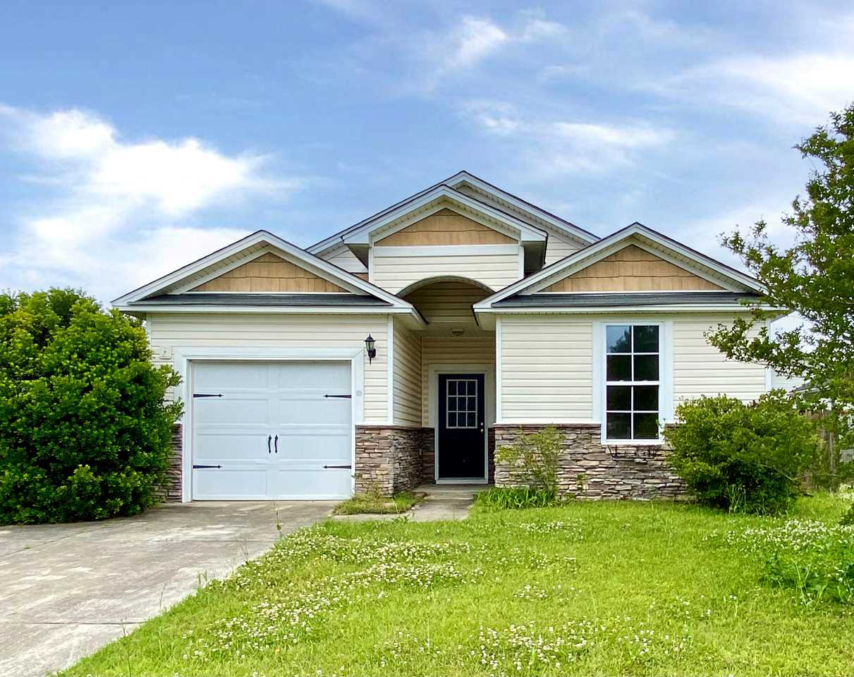 Home For Sale in Felder Creek Summerville Berkeley. 209 Summer View