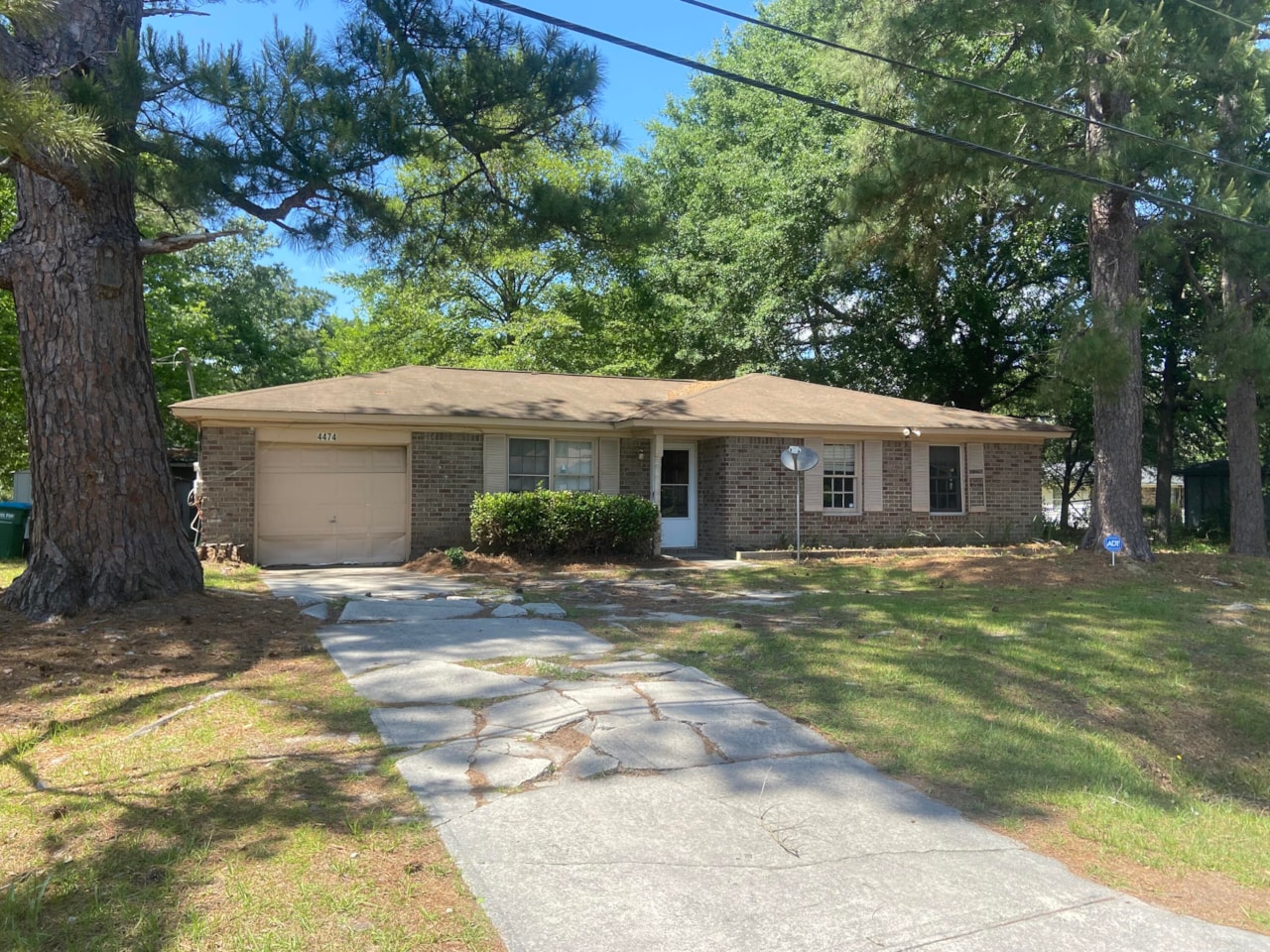 Home For Sale in Woodside Manor Ladson Charleston. 4474 Kindlewood Dr