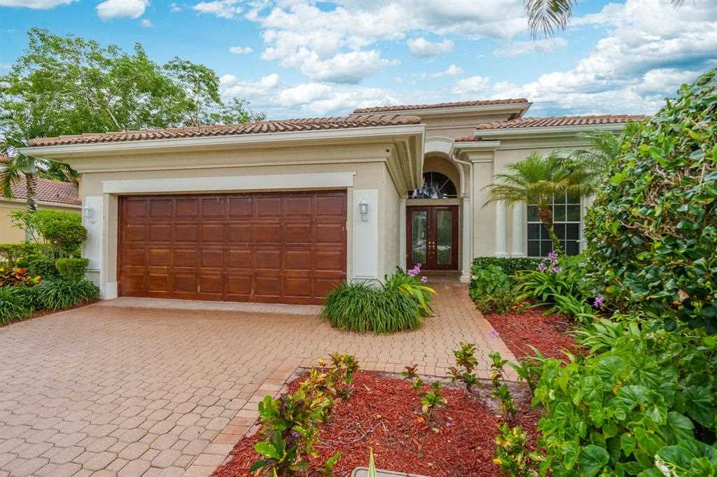 8030 Valhalla Drive Delray Beach, FL 33446 MLS R10893568