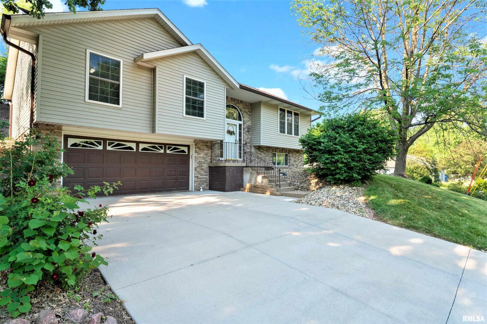 3223 12th Ave Moline, IL 61265 MLS QC4243246