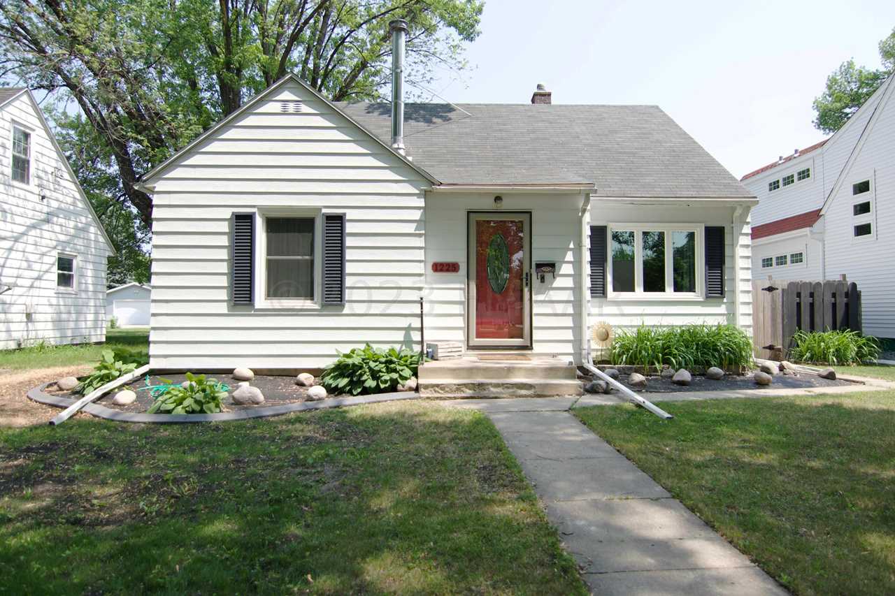 1225 2nd St N Fargo, ND 58102 MLS 232561
