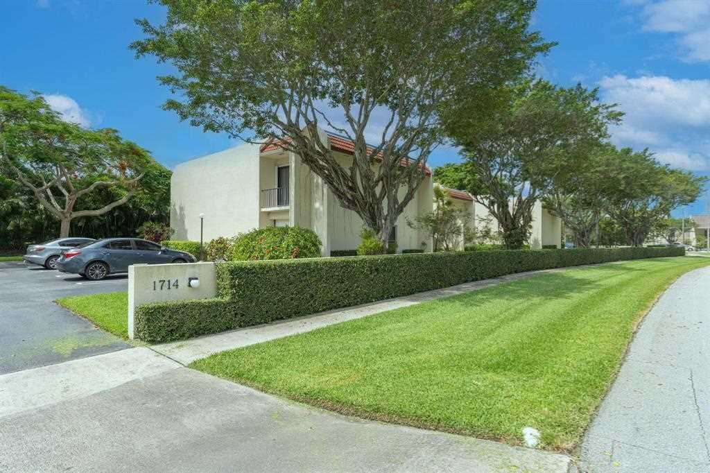 1714 Consulate Place 102 West Palm Beach, FL 33401 MLS R10899786
