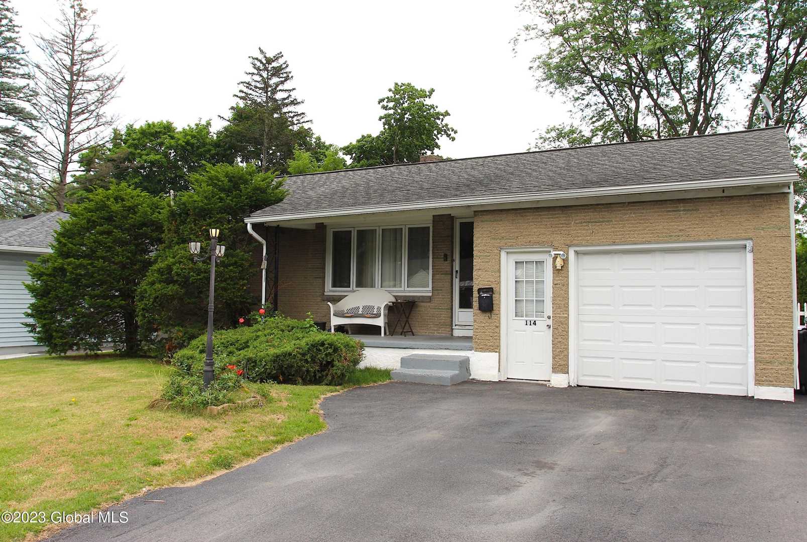 114 Pinehurst Place Schenectady, NY 12304 MLS 202320028