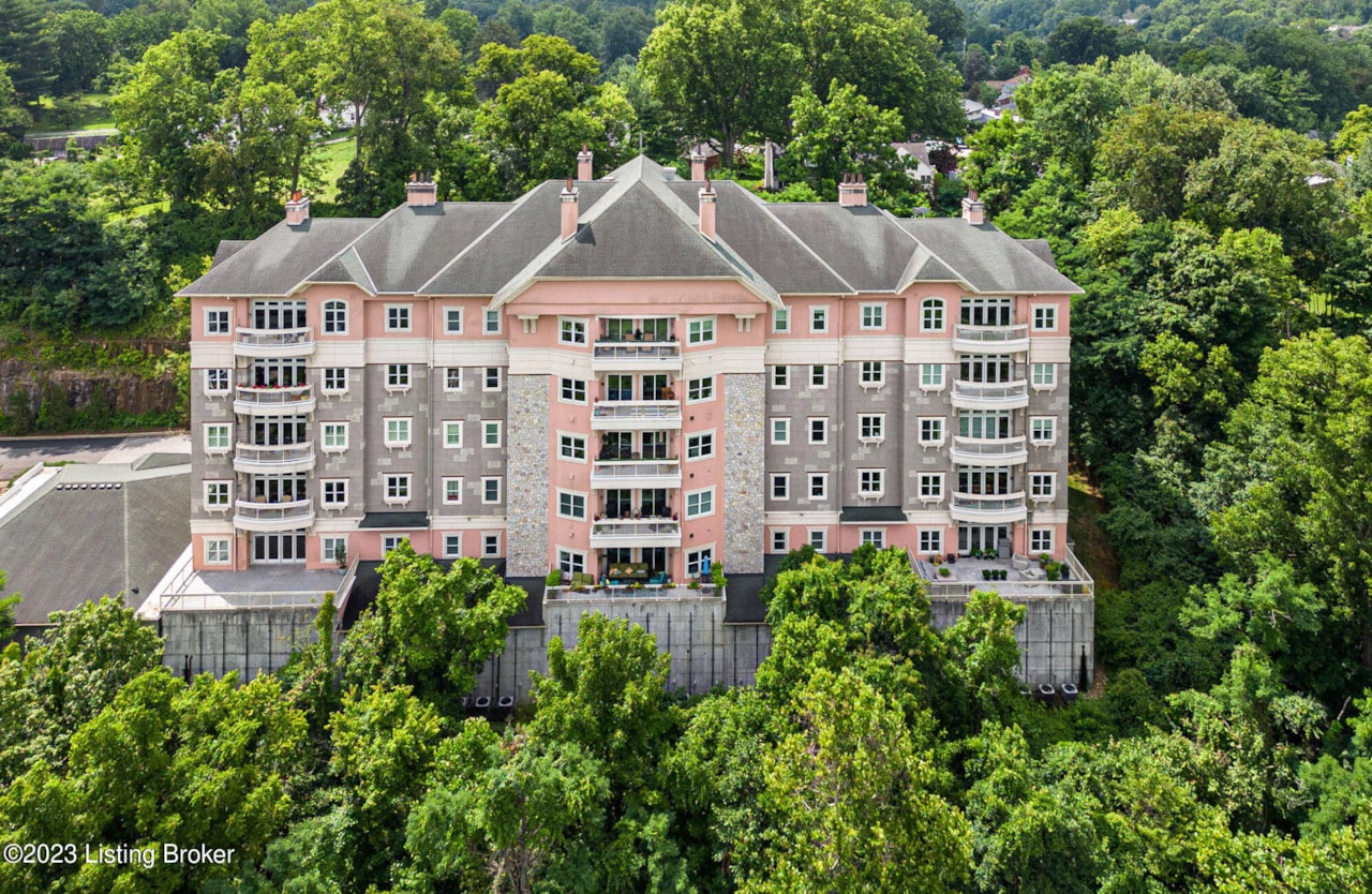 1409 Mockingbird Terrace Dr 104 Louisville KY 40207 MLS1640494