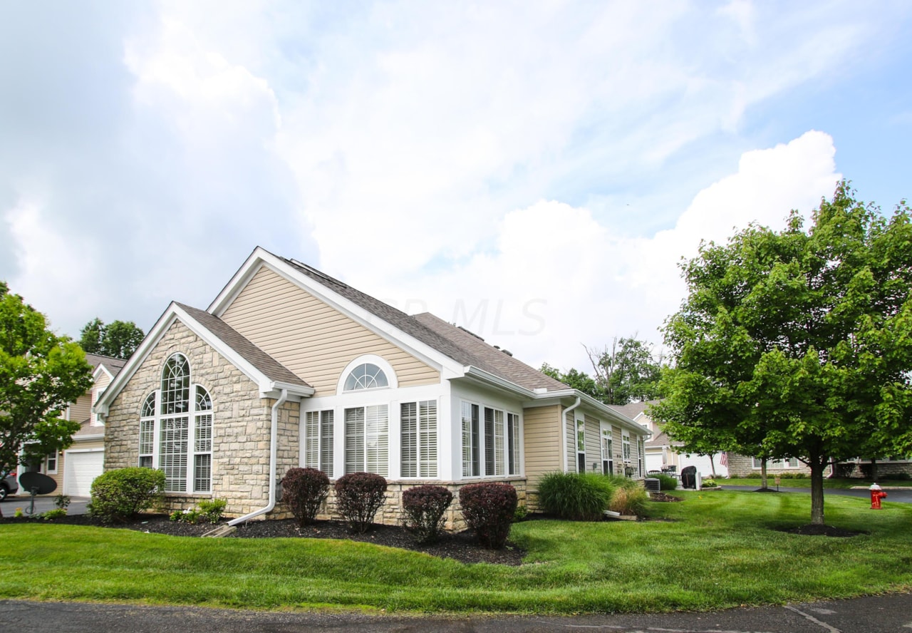 5242 Bridwell Lane Westerville, OH 43081 Vision Realty Inc.