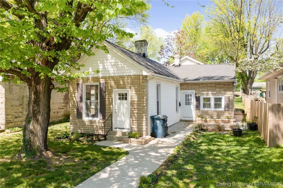 224 E Park Place Jeffersonville, IN 47130 MLS 202307049