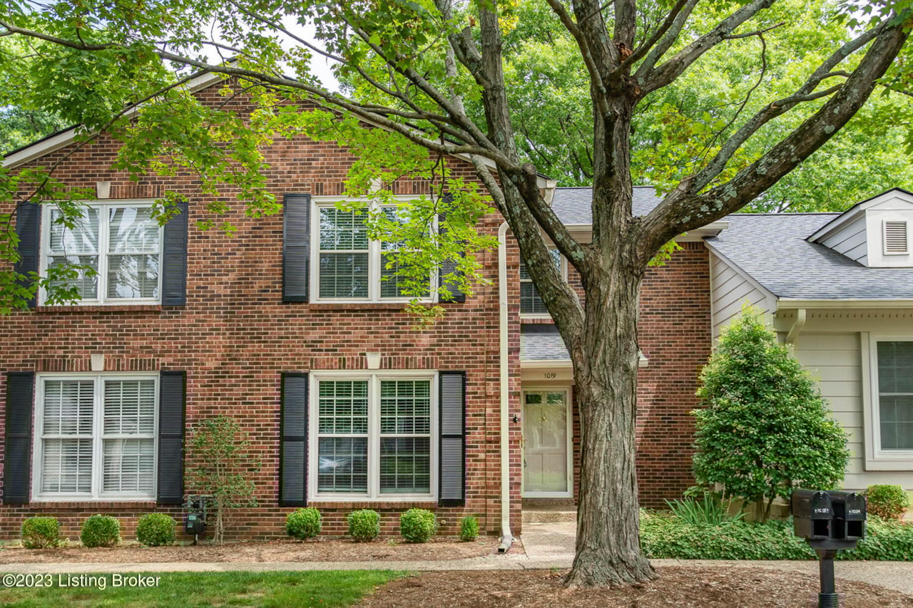 1019 Burning Springs Cir Louisville, KY 40223 MLS 1641976