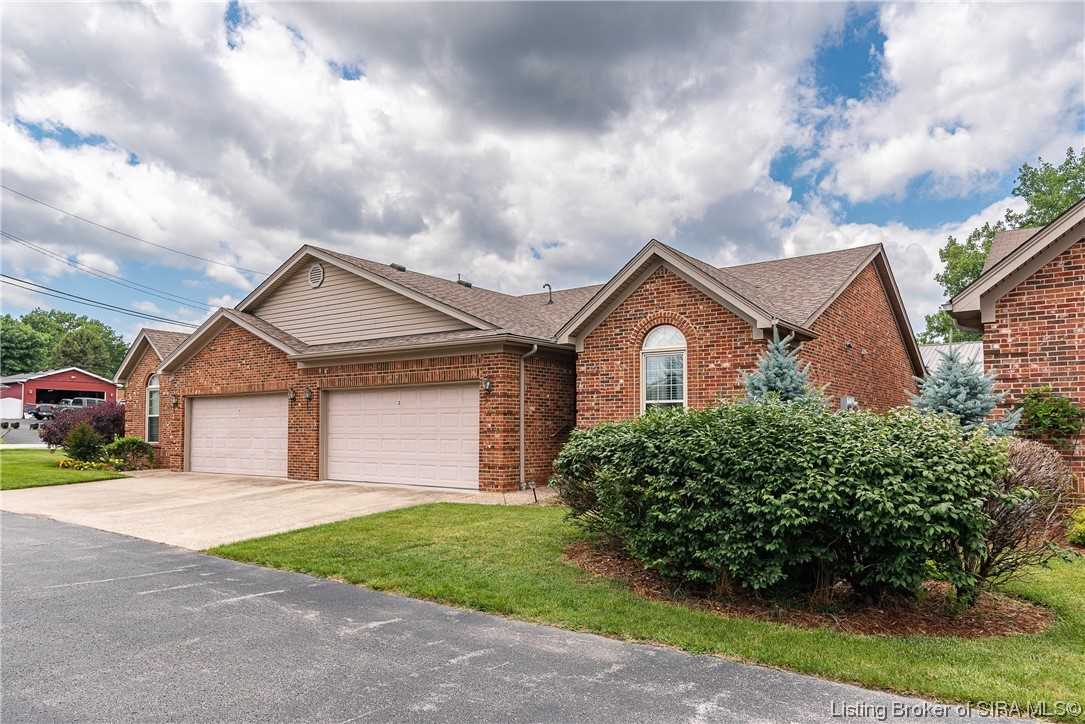 807 S Indiana Ave Sellersburg, IN 47172 MLS 202308619