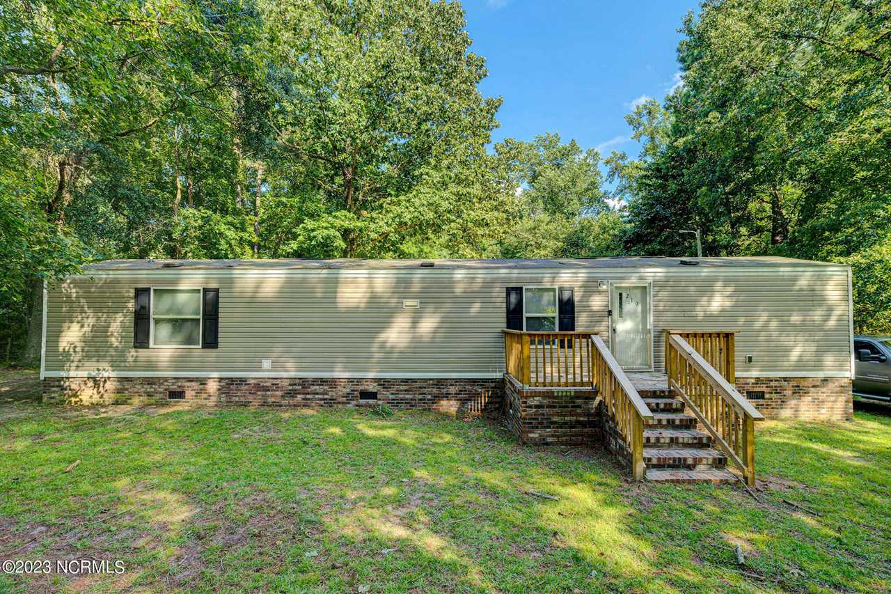 Real Estate & property in Burgaw NC at 219 Crooked Creek Dr the latest price of 161,500 in