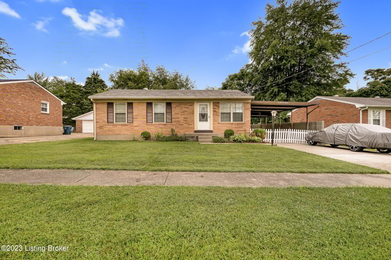 home for sale at 10015 Mcneely Lake Dr Louisville KY 40229 MLS 1643028