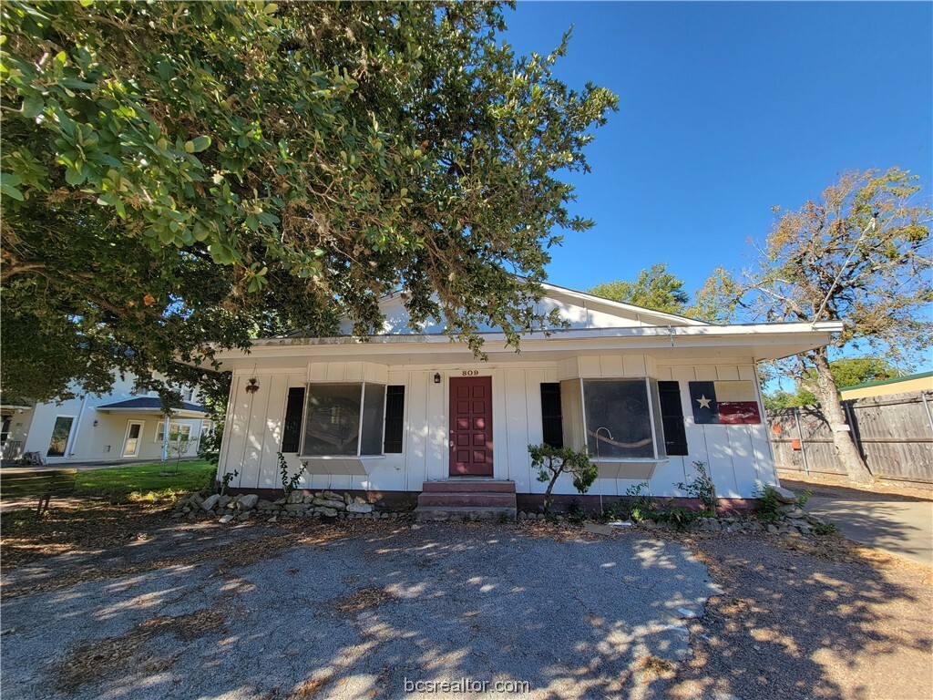 809 E 29th St Bryan, TX 778034709 MLS 23010307