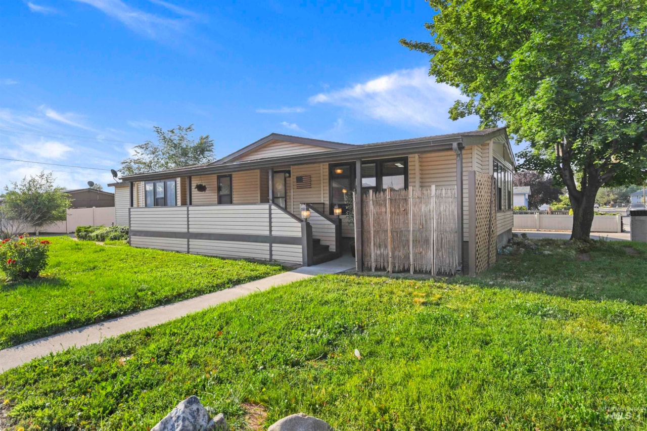 990 3rd East Mountain Home, ID 83647 MLS 98887310