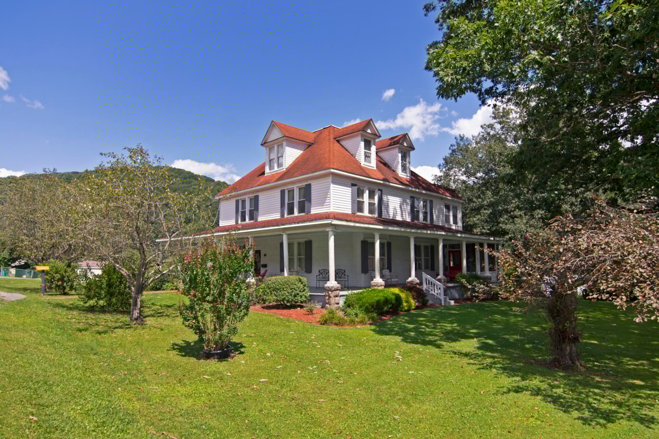 16 Park Pl Richwood, WV 26261 MLS 2391