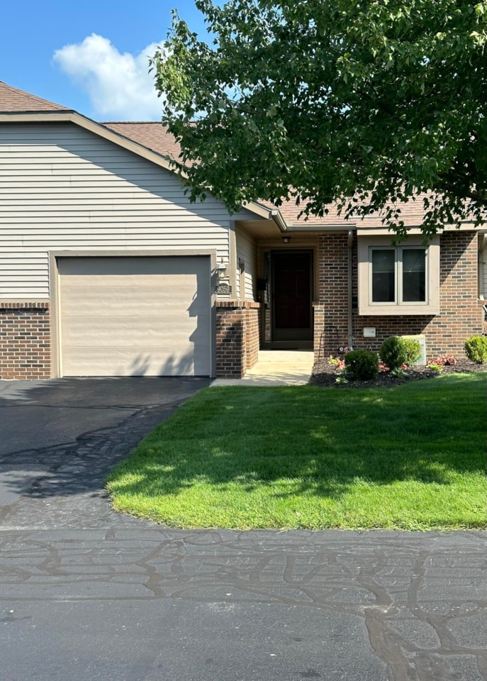 9059 Lakeview Ct 115 Zeeland, MI 49464 MLS 23030577