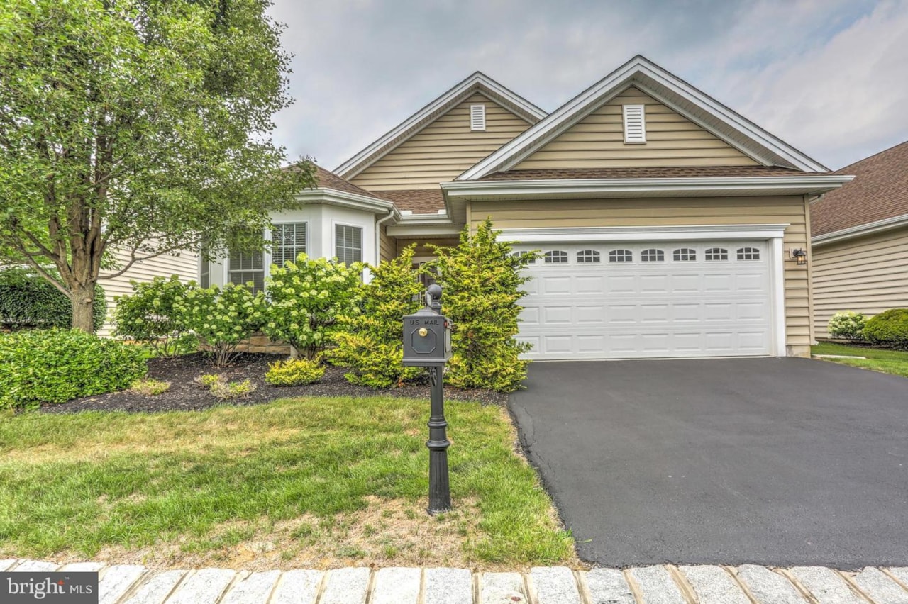 1395 Emerson DrRapho Twp (10554)This well kept home with 2 beds and 2