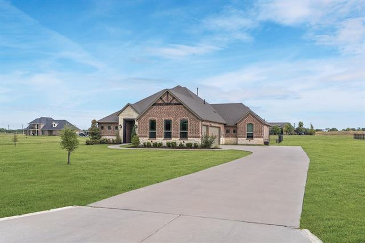 4433 Lake Breeze Drive Mckinney