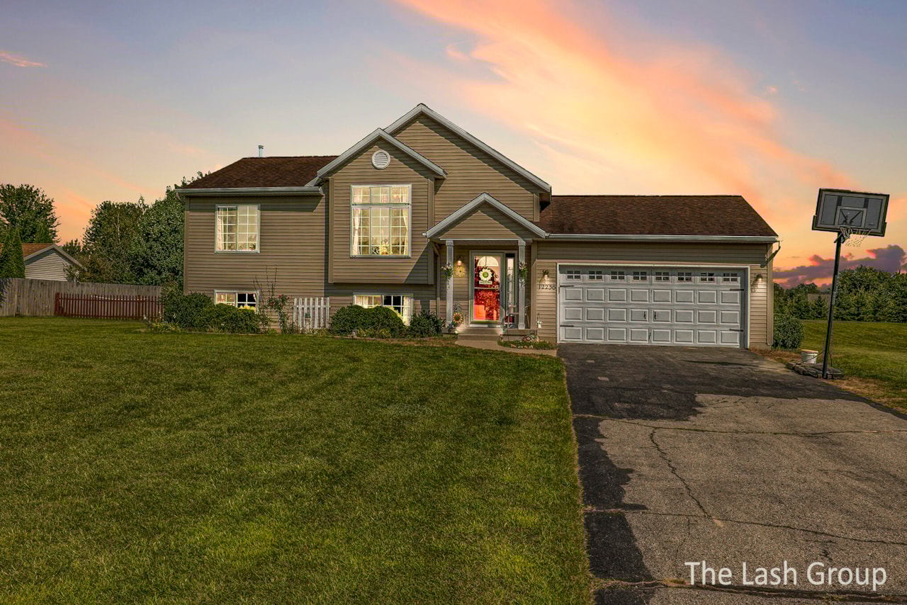 12236 Ives Meadow Ln NE Cedar Springs, MI 49319 MLS 23032103