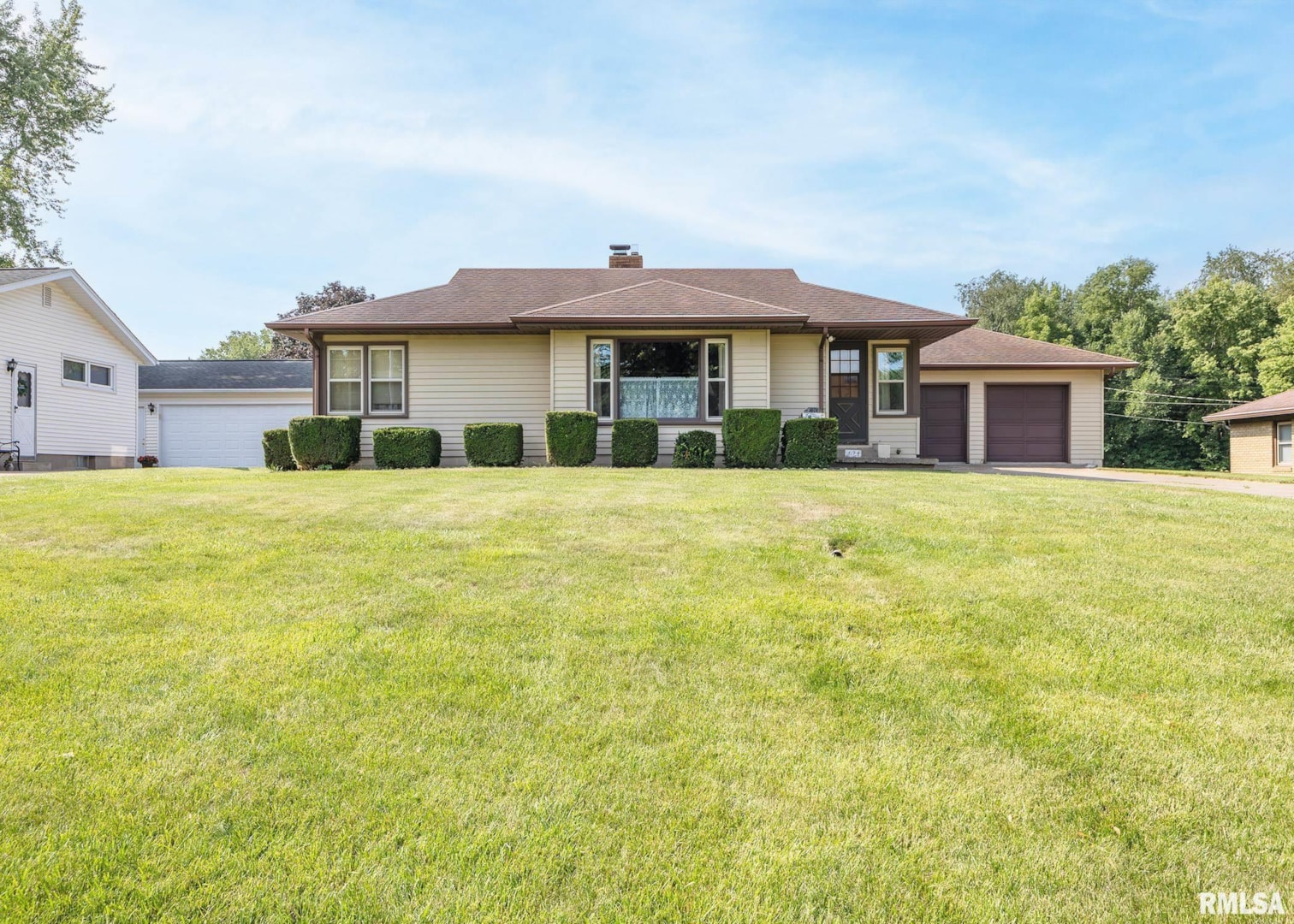 1024 30th Ave East Moline, IL 61244 | MLS QC4244918