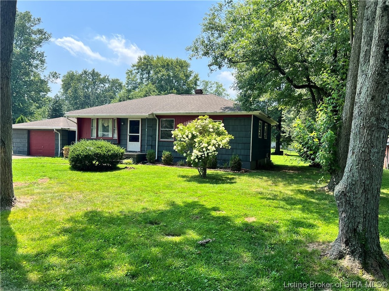 10 Graceland Way Jeffersonville, IN 47130 MLS 202309352