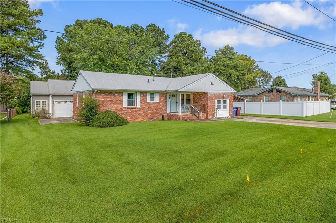 2204 Christopher Dr Chesapeake, VA 23321 MLS 10502688