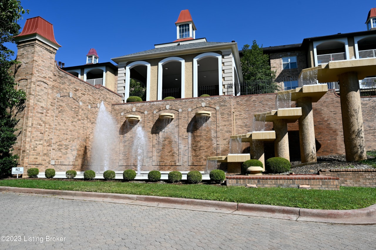 5701 Coach Gate Wynde 35, Louisville, KY 40207 Coach Gate 280,000