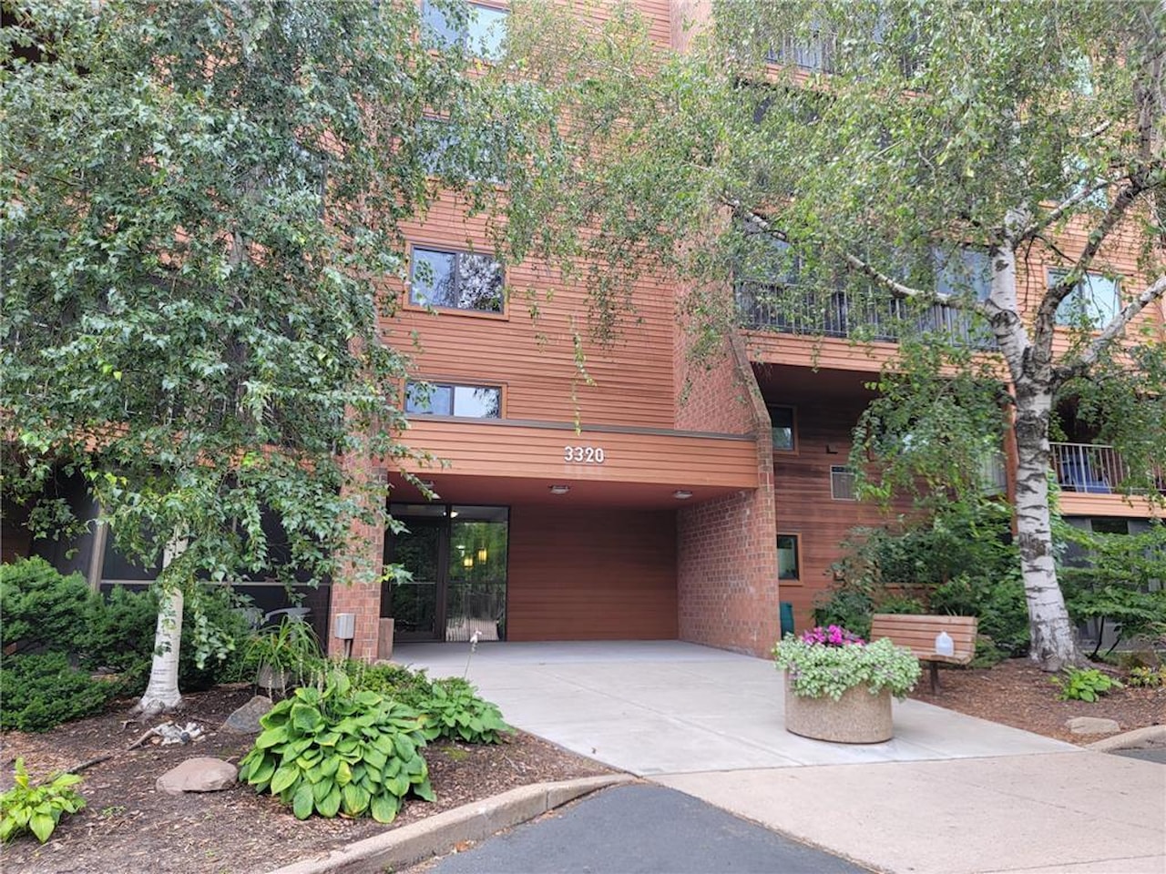Saint Louis Park | Hennepin County | MLS 6439467 | 3320 Louisiana Avenue S  #311