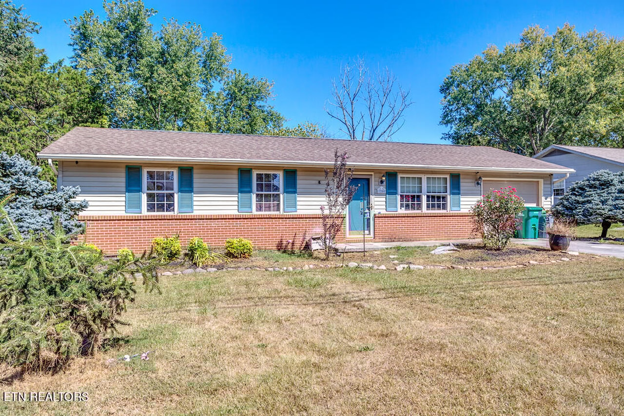 7200 Meadowbrook Circle Knoxville, TN 37918 MLS 1241714