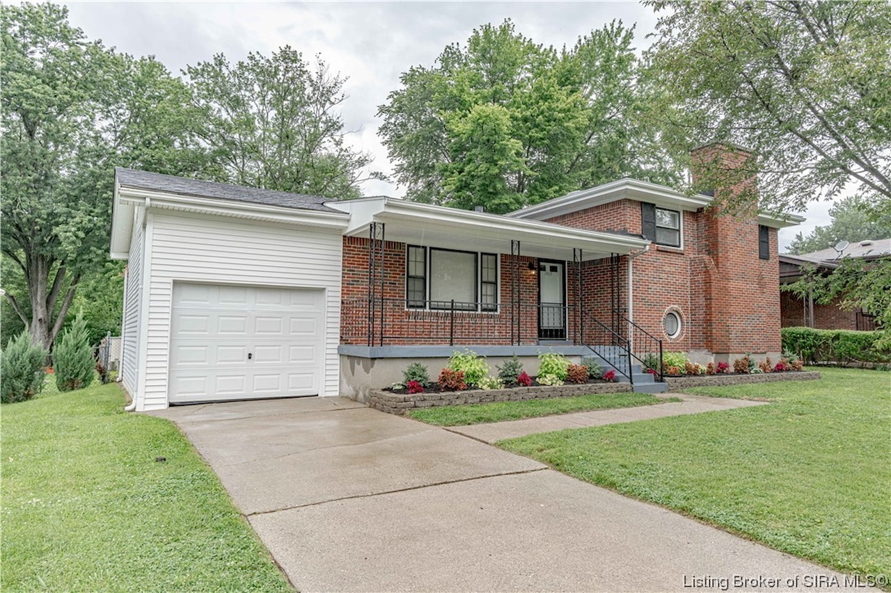 1717 Flintlock Dr Jeffersonville, IN 47130 MLS 202308874