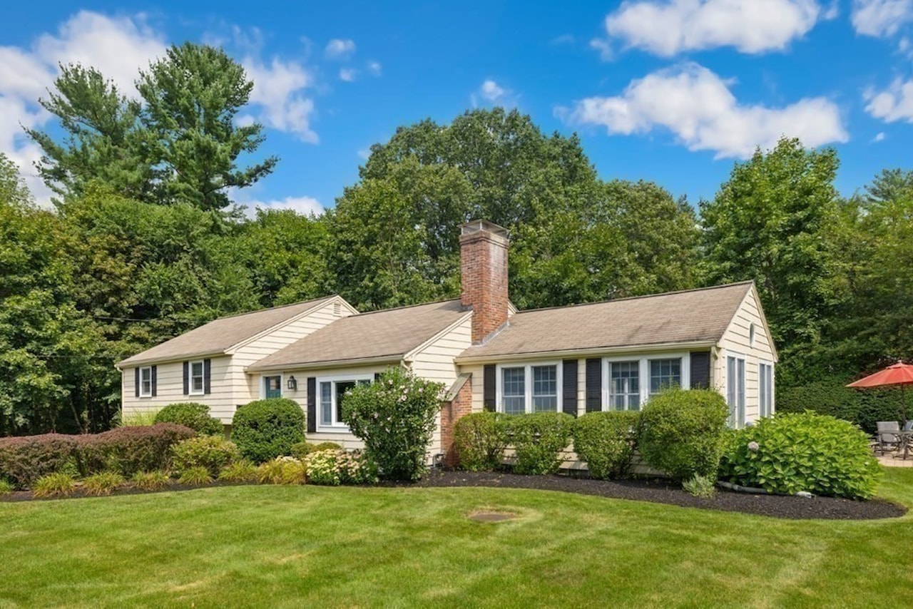 10 Richards Road in Lynnfield, MA Century 21 New England