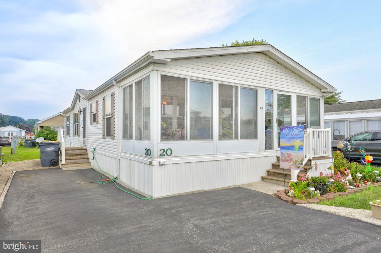 20 Lantern Ln Rehoboth Beach, DE 19971 MLS DESU2046514