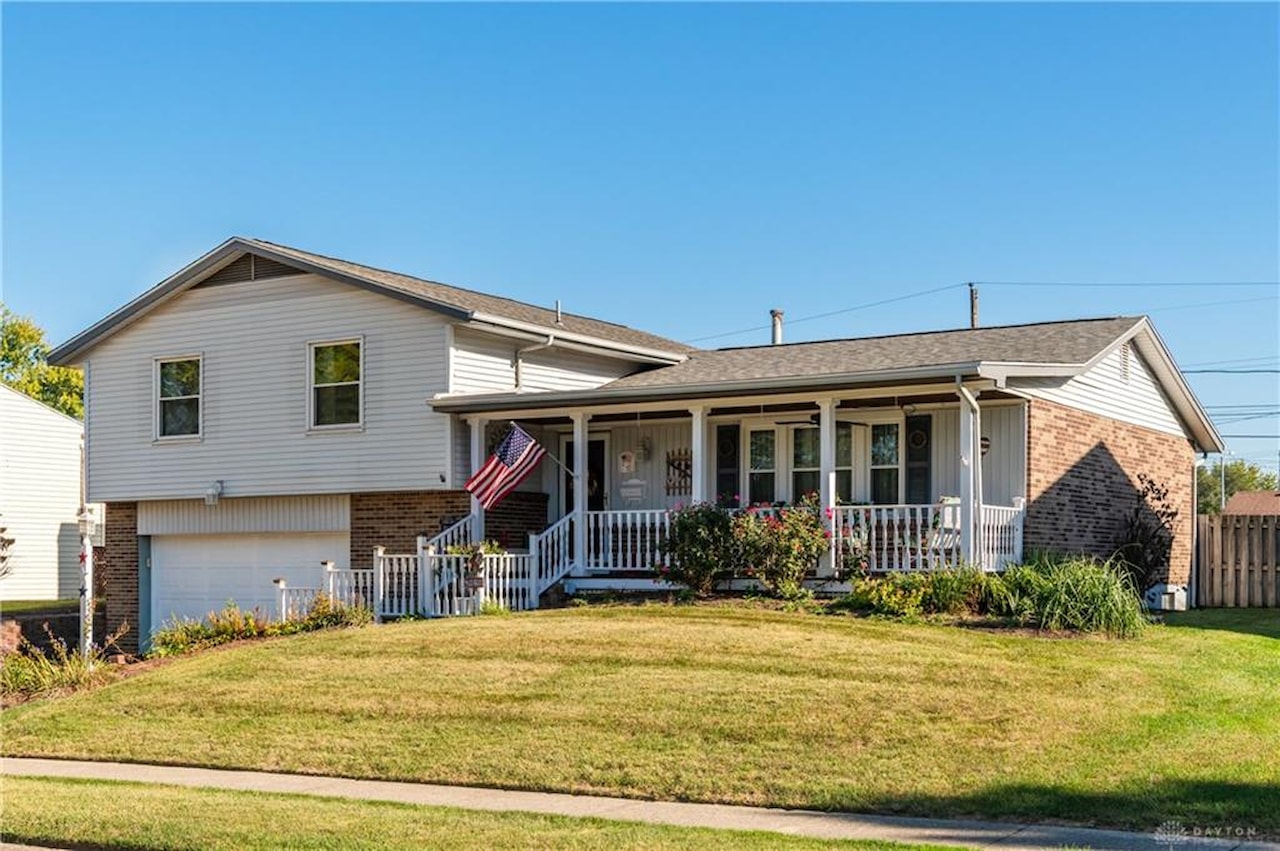 240 Porter Drive Englewood, OH 45322 MLS 897279