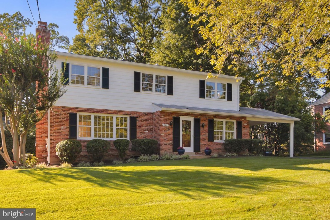 Check out this new home for sale in Alexandria, VA for under 698,000!