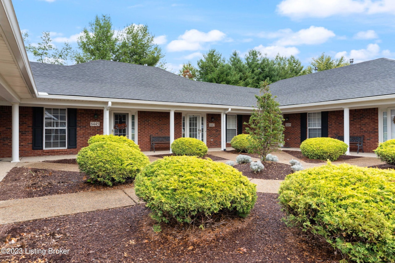 8447 Aspen Glen Way Louisville, KY 40228 MLS 1647753