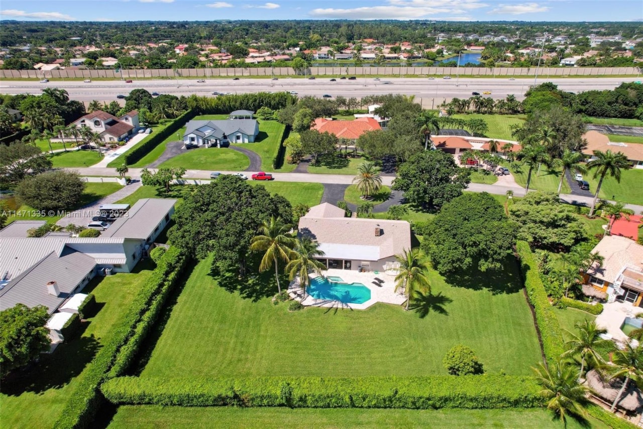 5200 W Saxon Cir Southwest Ranches, FL 33331 | MLS A11471335
