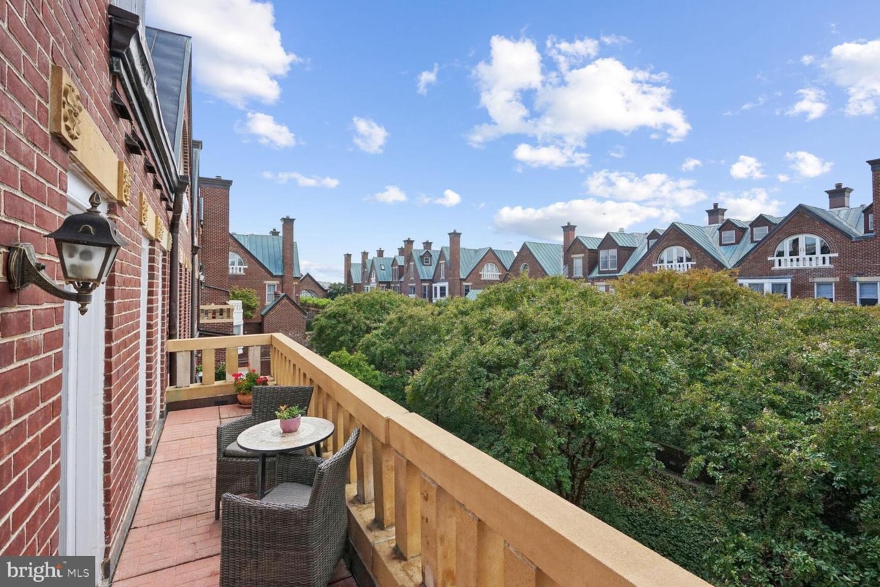 Check out this new home for sale in Alexandria, VA for under 495,000!