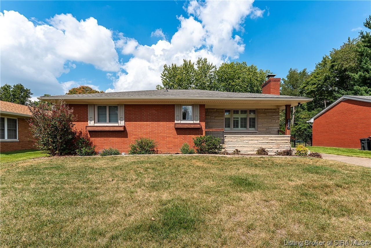 1813 E Park Place Jeffersonville, IN 47130 MLS 2023010609