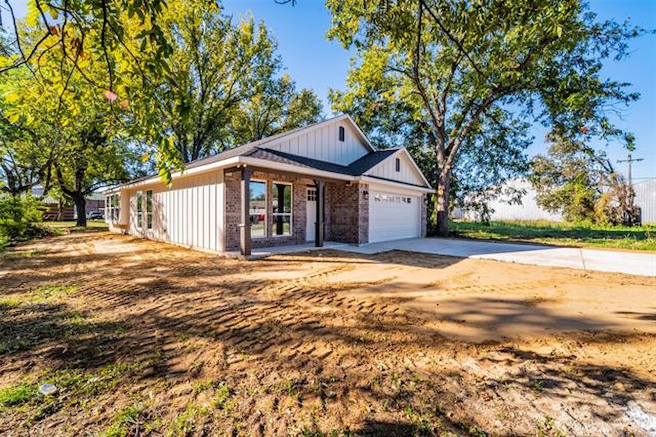 608 E Brown Street,Cleburne,TX,home for sale in Cleburne Keely Harris