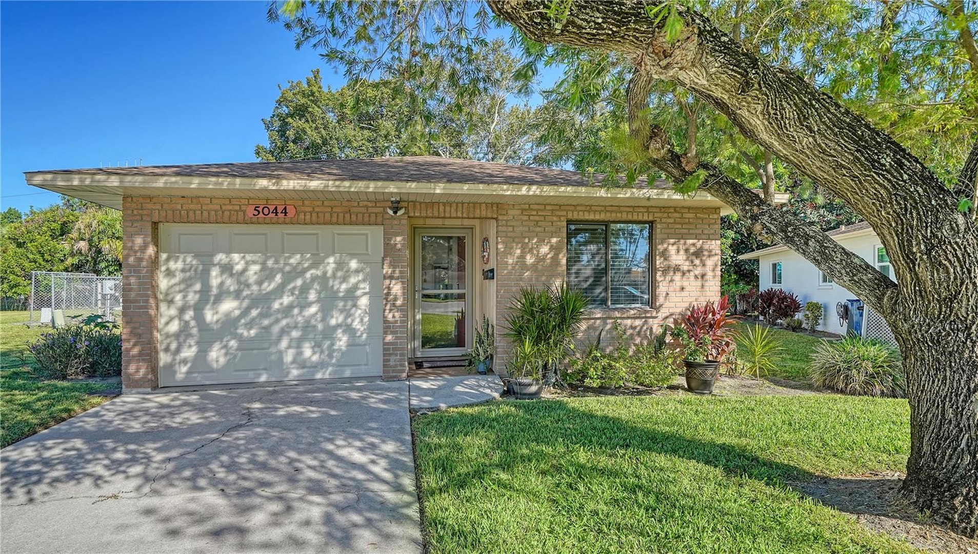 5044 Live Oak CIRCLE Bradenton, FL 34207 MLS A4586726