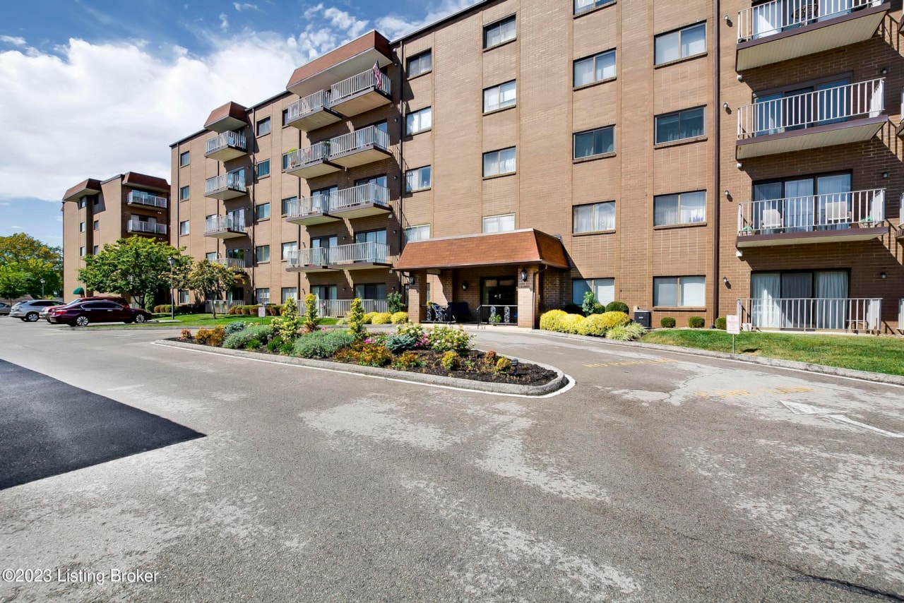 3030 Breckenridge Ln 422, Louisville, KY 40220 Casa Granada 134,000