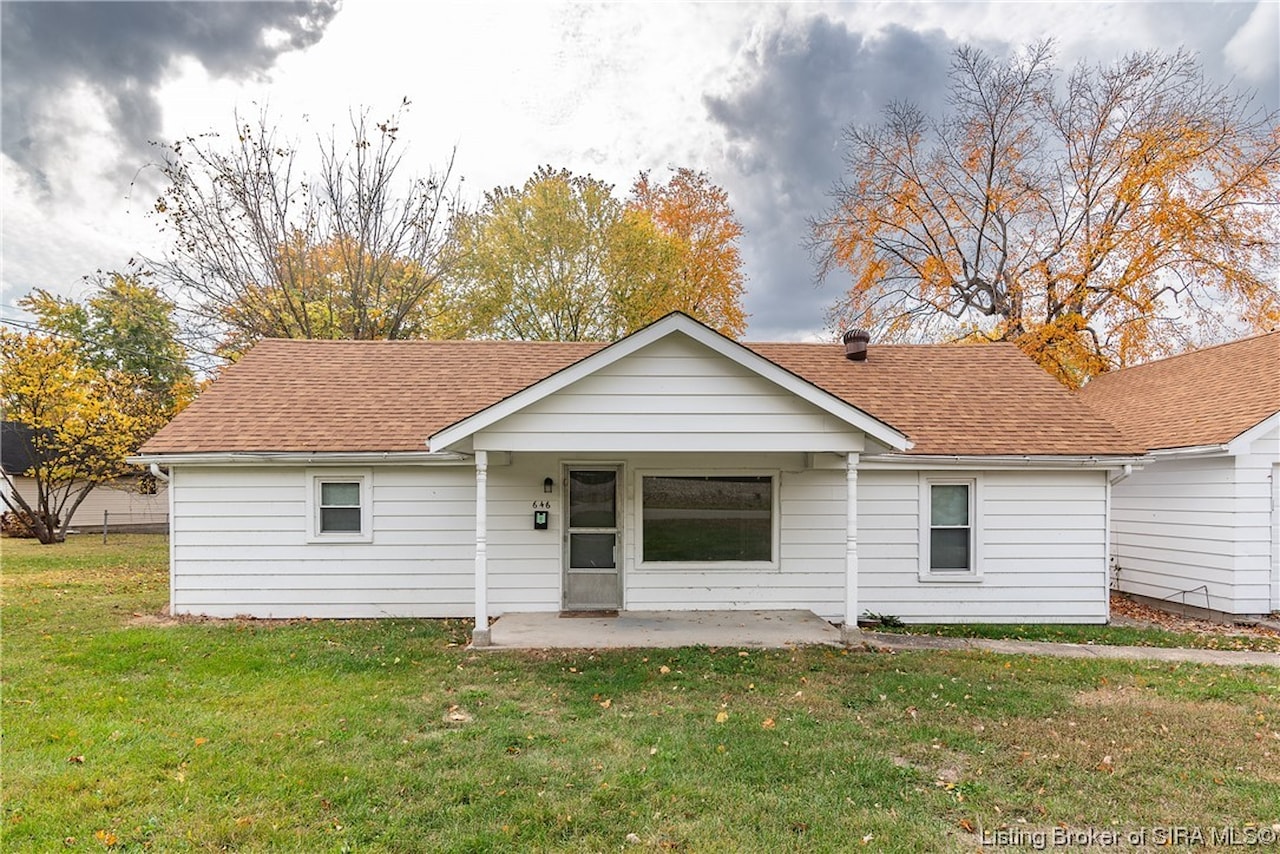 646 S Penn St Sellersburg, IN 47172 MLS 2023011315