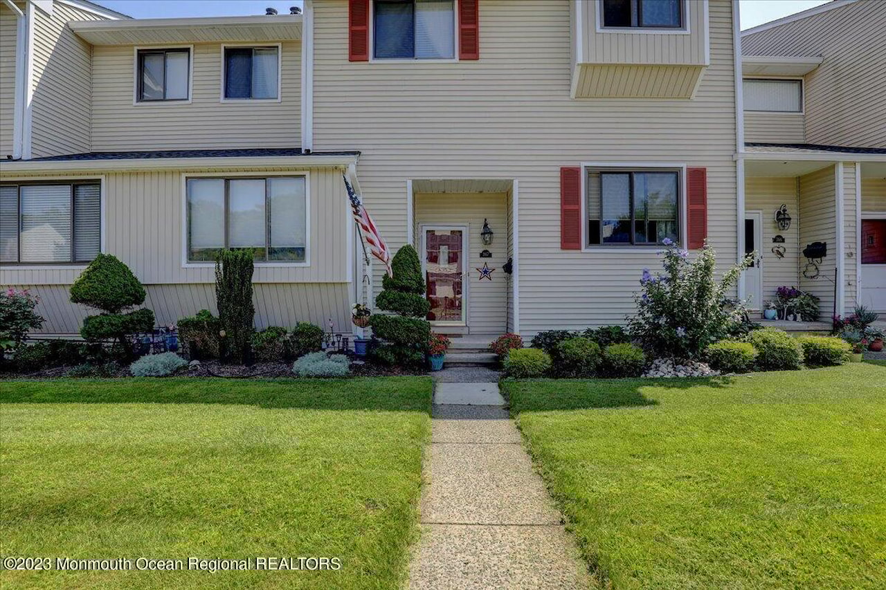 367 Middlewood Rd Middletown, NJ 07748 MLS 22330205