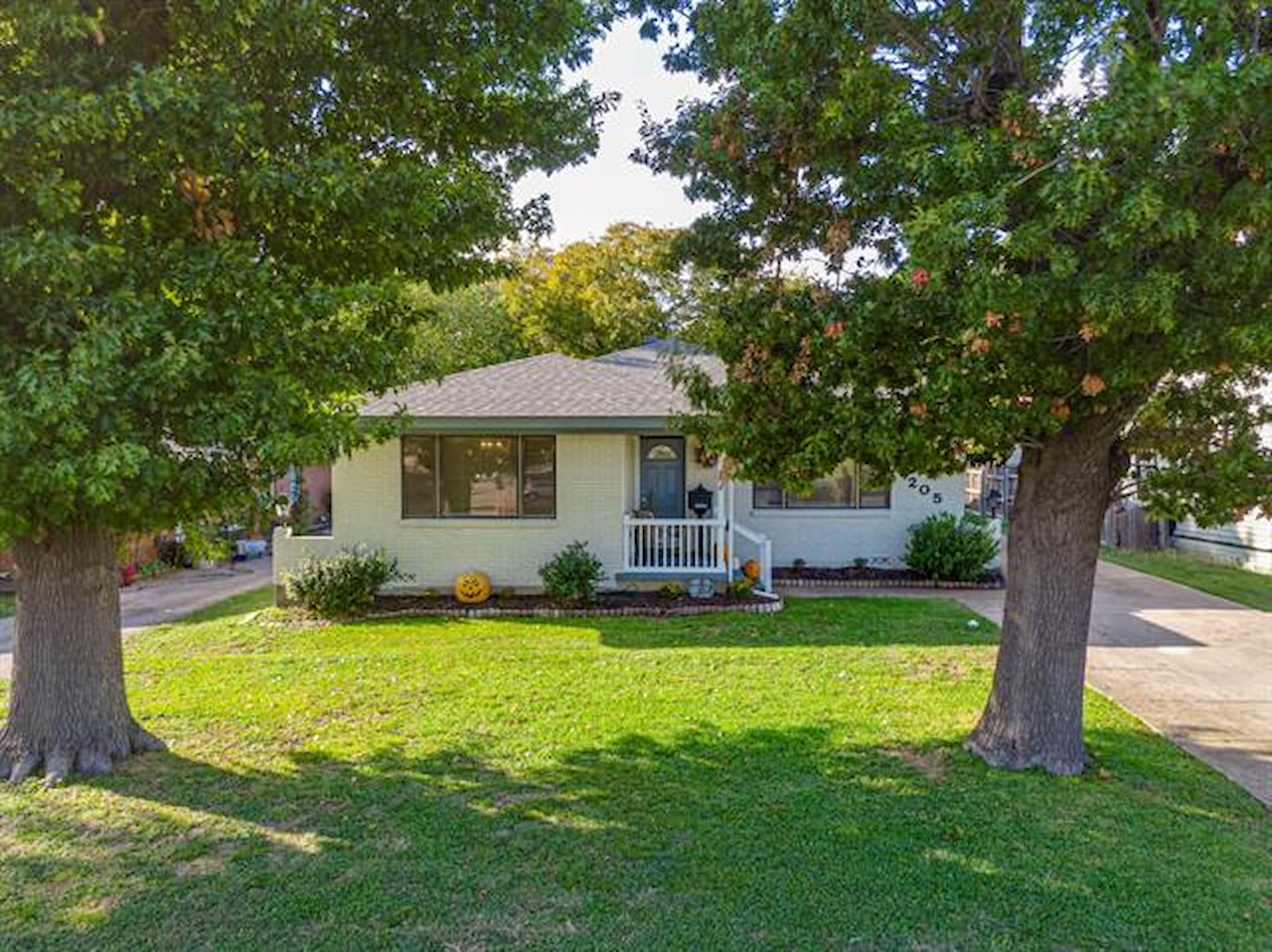 205 Brown Street Waxahachie, TX 75165 MLS 20465005