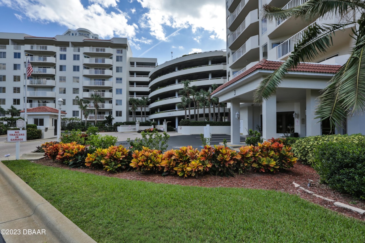 3 Oceans West Boulevard 3D4, Daytona Beach Shores, FL 32118 MLS 1115856 Oceans Cloverleaf